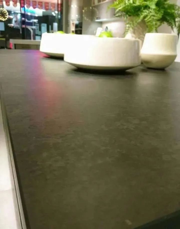 拉米娜巖板臺面，賦予更有品味的生活