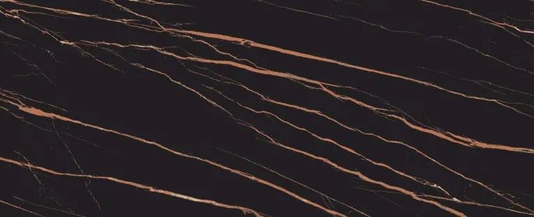 低調(diào)內(nèi)斂、成熟穩(wěn)重的勞倫金