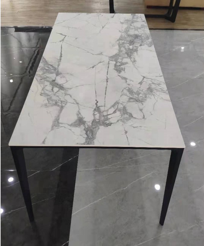 花大價錢買的巖板餐桌破損責(zé)任在誰？